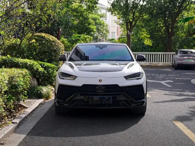 Lamborghini Urus — Фото автомобиля 2