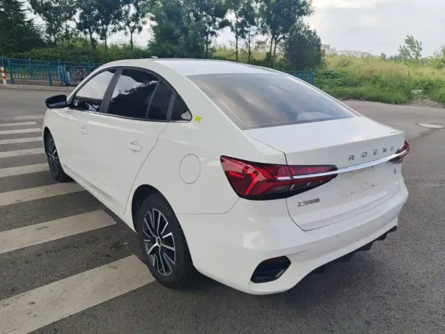 Roewe i5 — Фото автомобиля 4