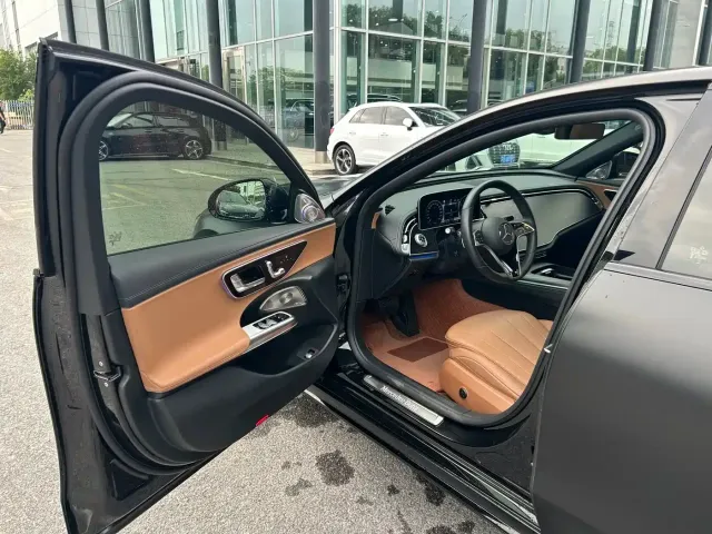 Mercedes-Benz E-Class — Фото автомобиля 11