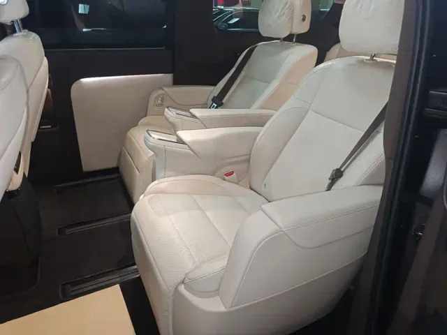 Li Auto MEGA — Фото автомобиля 16