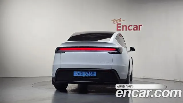Tesla Model Y — Фото автомобиля 3