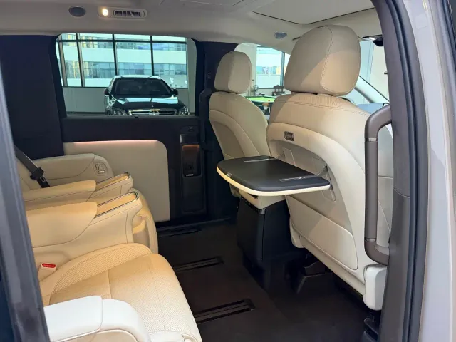 Li Auto MEGA — Фото автомобиля 15
