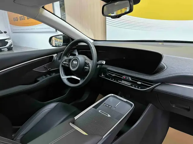 Buick LaCrosse 2025 Model 28T Platinum Edition — Фото автомобиля 9