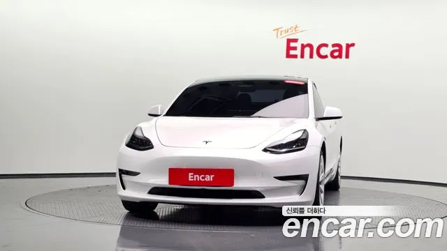 Tesla Model 3 — Фото автомобиля 2