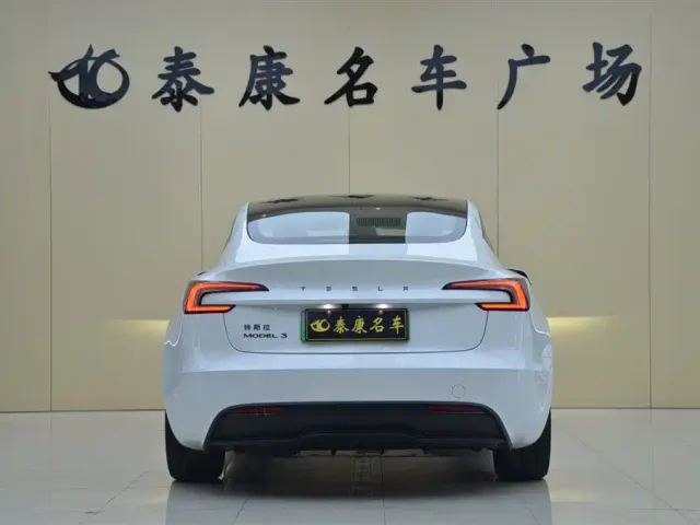 Tesla Model 3 — Фото автомобиля 3