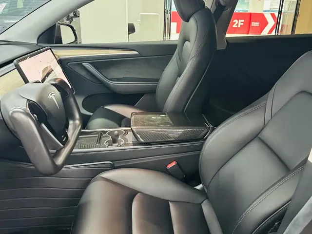 Tesla Model Y — Фото автомобиля 8