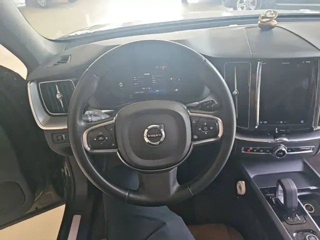 Volvo XC60 — Фото автомобиля 10
