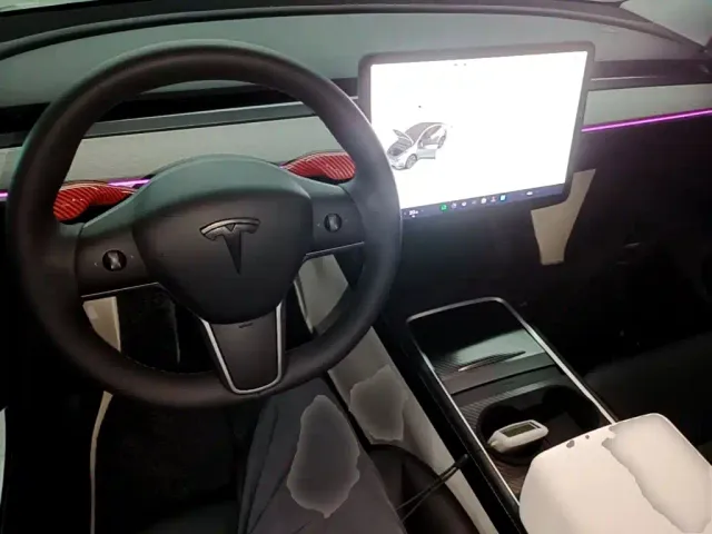 Tesla Model Y — Фото автомобиля 9