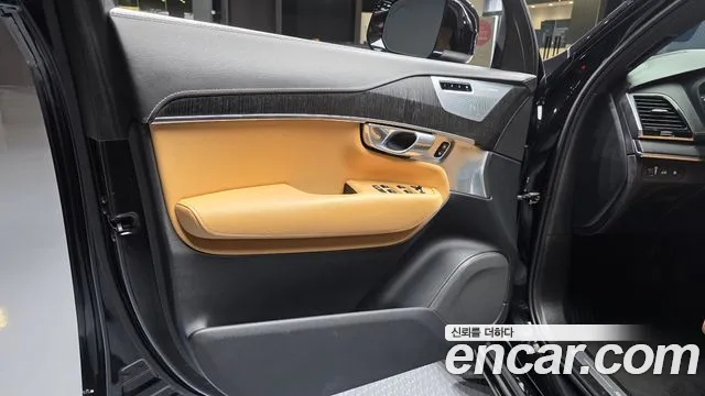 Volvo XC90 — Фото автомобиля 13