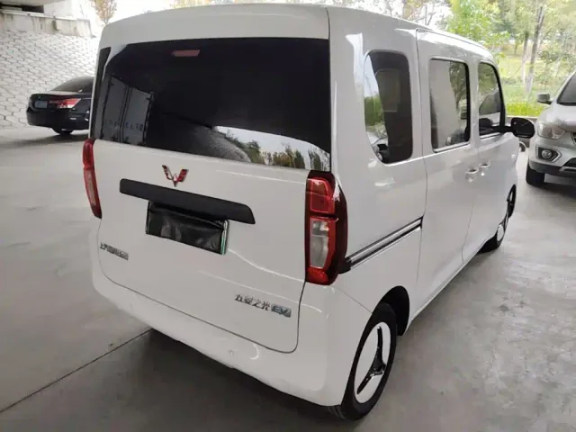 Wuling Zhiguang NEV — Фото автомобиля 6