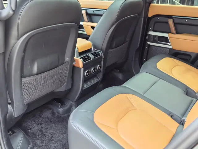 Land Rover Defender — Фото автомобиля 13