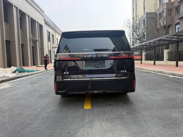 Voyah Auto Voyah Dreamer 2024 PHEV Extended Range Premium Edition — Фото автомобиля 5