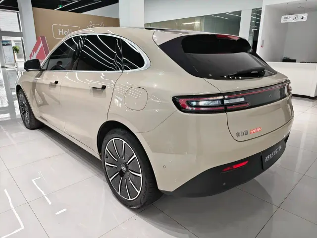Aito M5 — Фото автомобиля 4