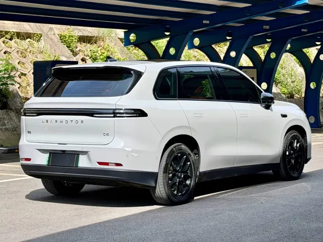 Leapmotor C10 — Фото автомобиля 13