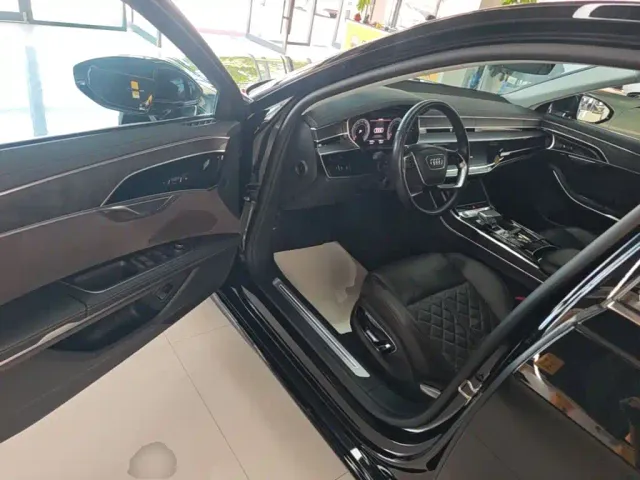 Audi A8 — Фото автомобиля 15