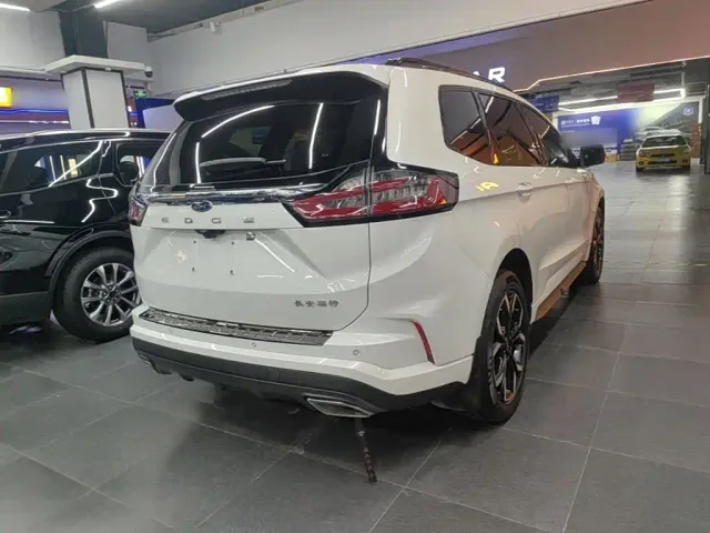 Ford Edge — Фото автомобиля 6