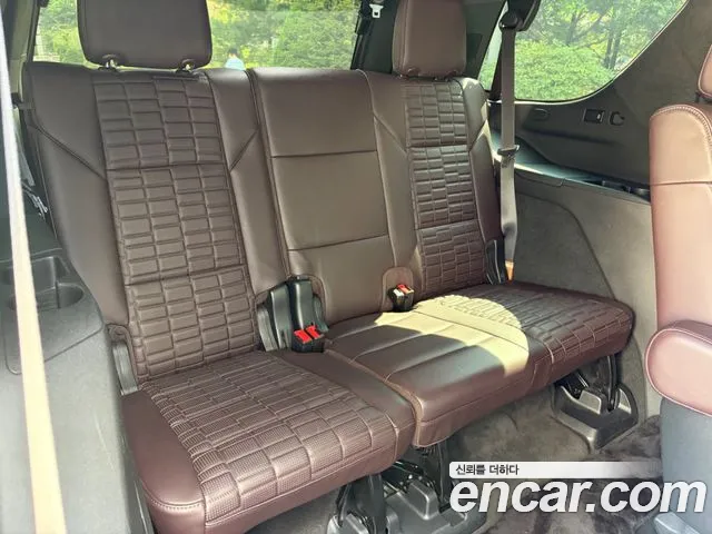 Cadillac Escalade Generation 5 — Фото автомобиля 14