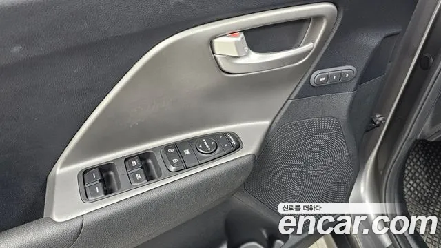 Kia Niro — Фото автомобиля 23