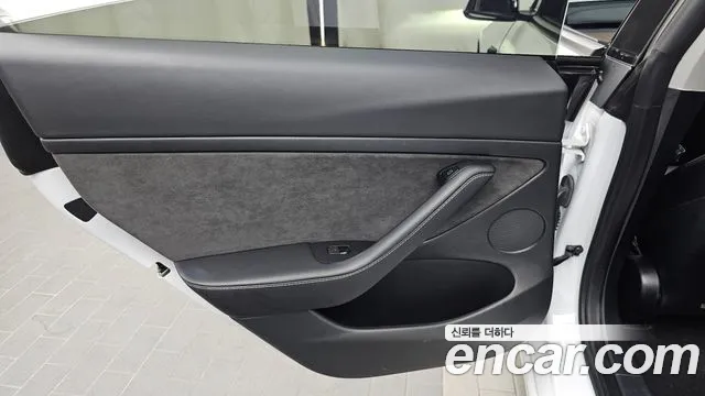 Tesla Model 3 — Фото автомобиля 25