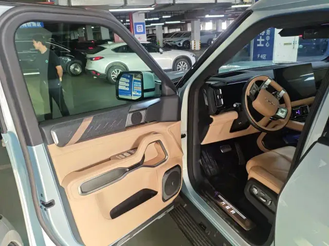 BYD FangChengBao Leopard 8 — Фото автомобиля 5