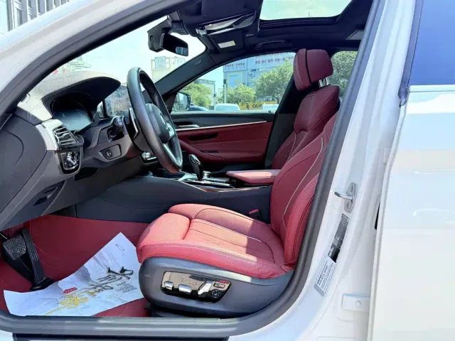 BMW 5 Series — Фото автомобиля 13