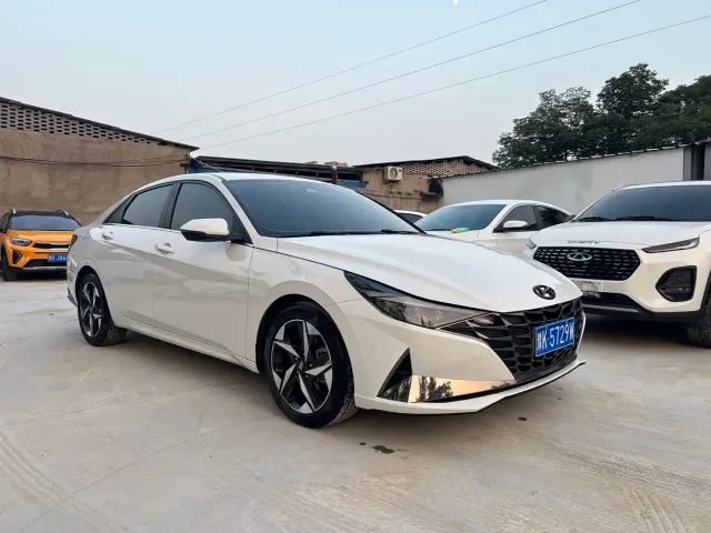 Hyundai Elantra — Фото автомобиля 3