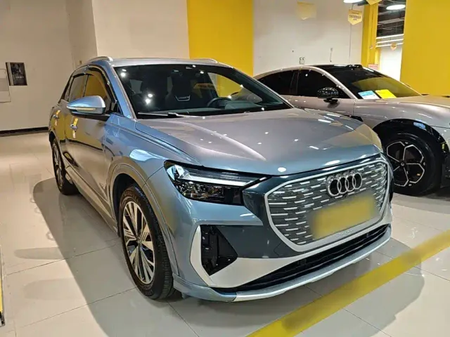 Audi Q4 e-tron — Фото автомобиля 3