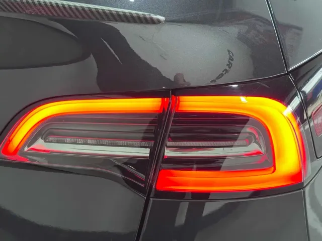 Tesla Model Y — Фото автомобиля 4