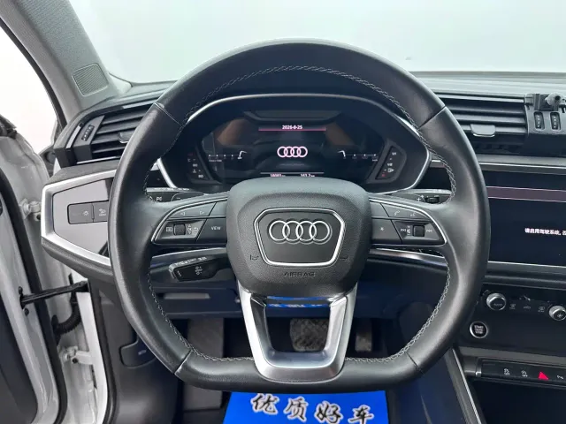 Audi Q3 — Фото автомобиля 16
