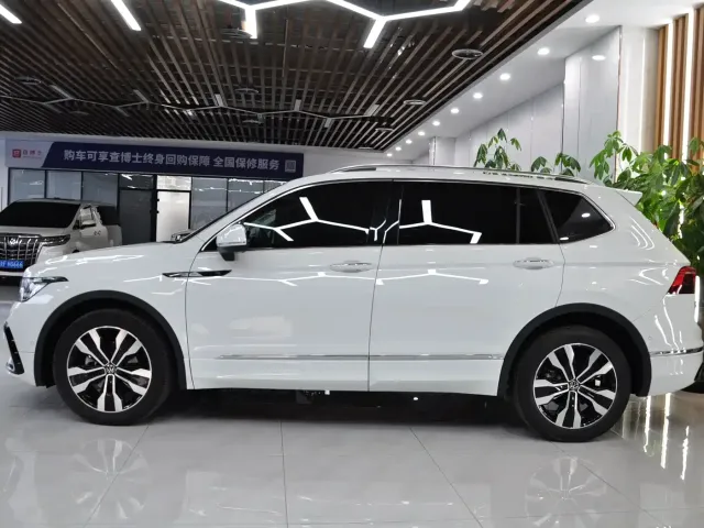 Volkswagen Tiguan L — Фото автомобиля 3