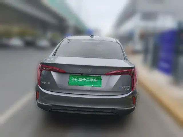 Hongqi E-QM5 — Фото автомобиля 5