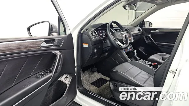 Volkswagen Tiguan — Фото автомобиля 15
