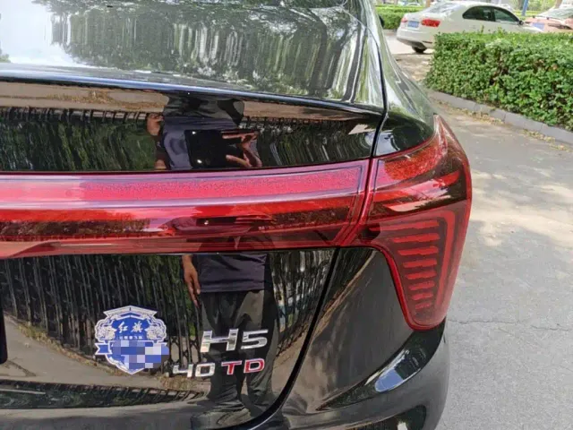 Hongqi H5 — Фото автомобиля 7