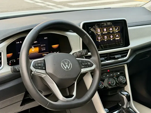 Volkswagen T-Roc — Фото автомобиля 6