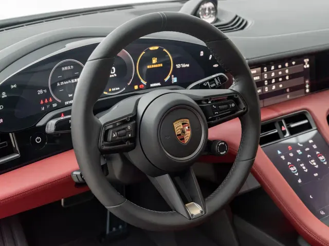 Porsche Taycan — Фото автомобиля 18