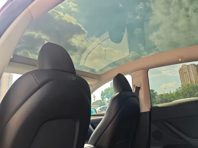 Tesla Model Y — Фото автомобиля 18