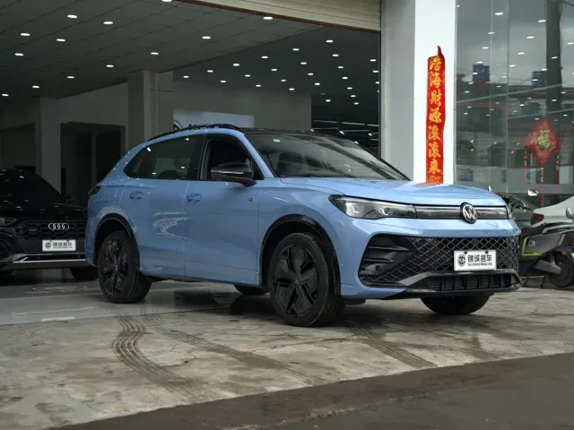 Volkswagen Tiguan L — Фото автомобиля 3