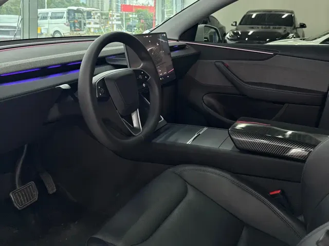 Tesla Model Y — Фото автомобиля 5