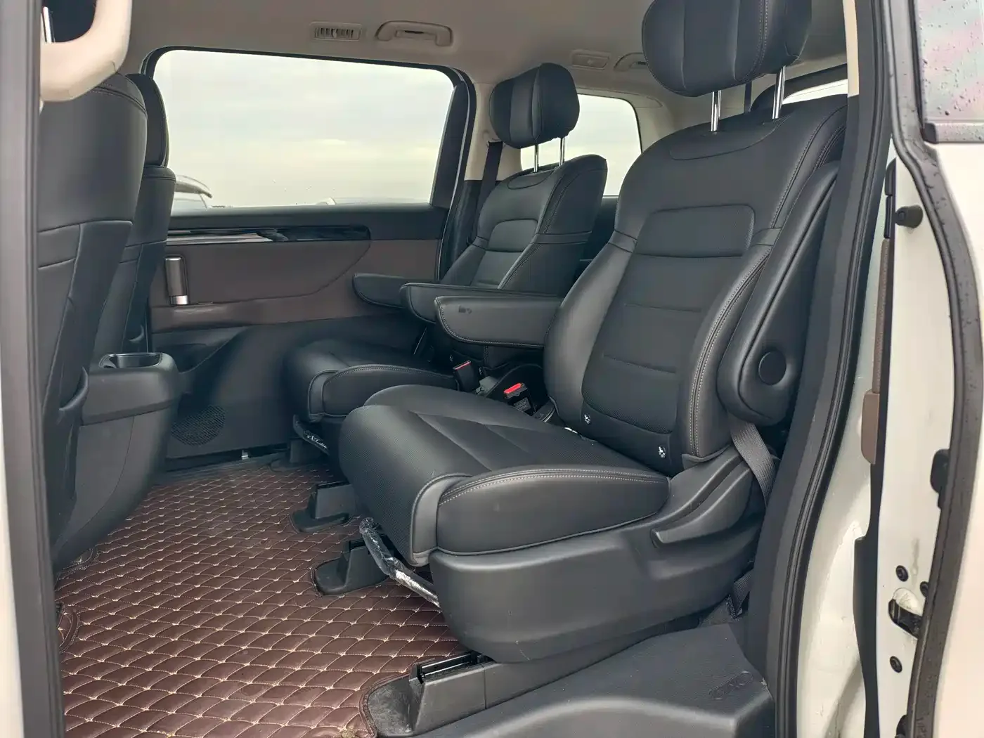 GAC Trumpchi Trumpchi E8 NEV 2025 150km PRO+ — Фото автомобиля 10