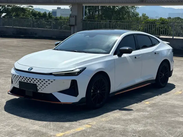Фотография автомобиля — Changan UNI-V