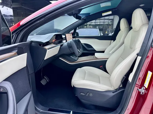 Tesla Model X — Фото автомобиля 7