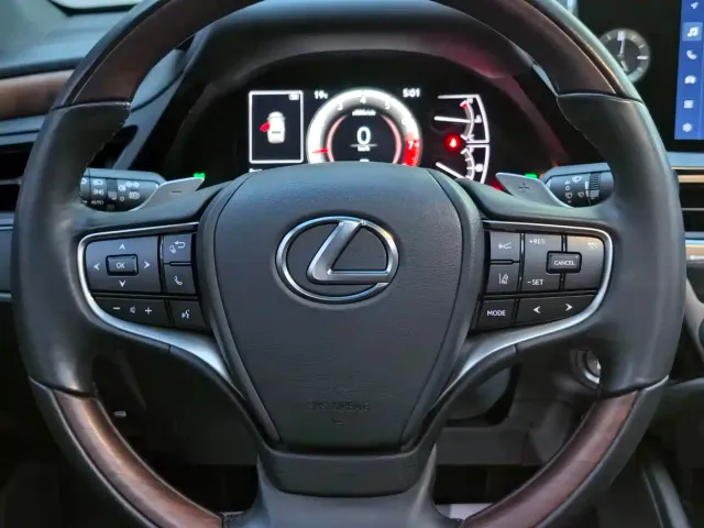 Lexus ES — Фото автомобиля 4