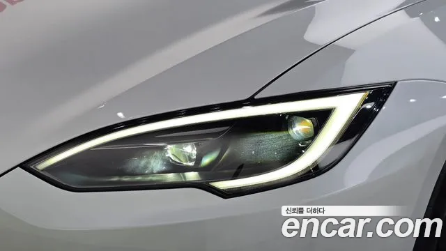 Tesla Model S — Фото автомобиля 22