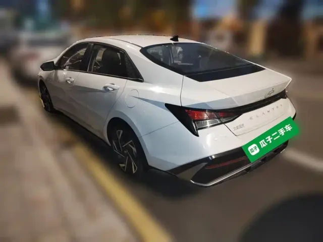 Hyundai Elantra — Фото автомобиля 24