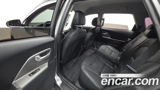 Kia Niro — Фото автомобиля 12