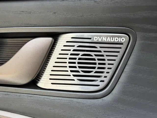 Denza Denza D9 2022 DM-i 970 All-Wheel Drive Honor Edition — Фото автомобиля 24