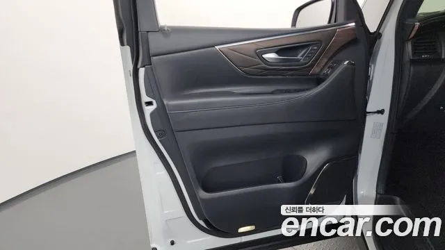 Toyota Alphard — Фото автомобиля 20