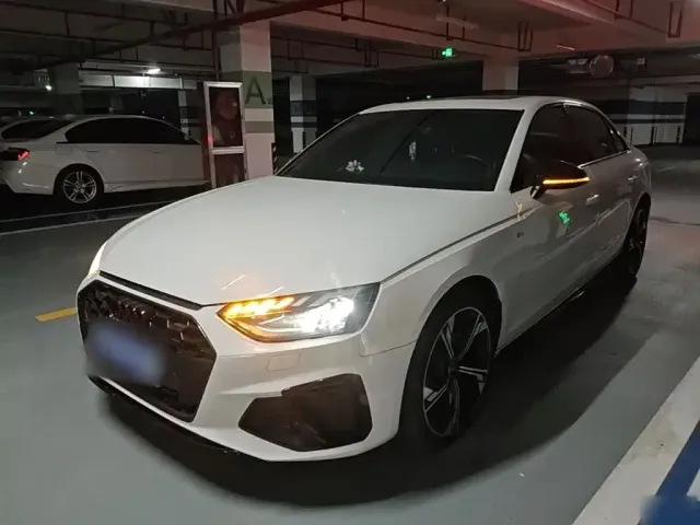 Фотография автомобиля — Audi A4L