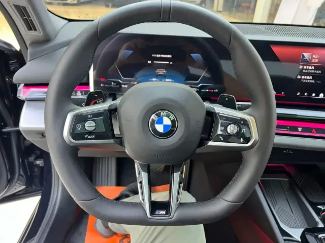 BMW 5 Series — Фото автомобиля 12