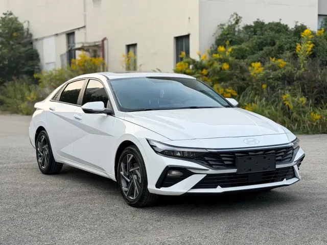 Hyundai Elantra — Фото автомобиля 3